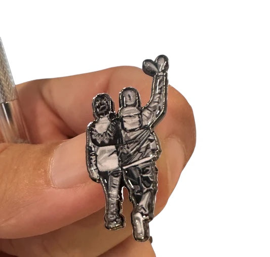 Liam & Noel Gallagher Live 25 (Limited Edition 30mm Enamel Pin Badge)